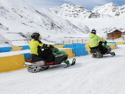 Kinder beim Fahren mit SkiDoos © Serfaus-Fiss-Ladis 