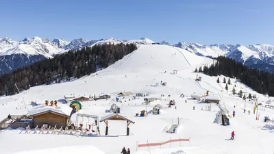 Blick auf die Kinderschneealm in Serfaus