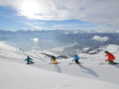 Skifahrergruppe im Skigebiet Serfaus-Fiss-Ladis © Bergbahnen Fiss-Ladis / Sepp Mallaun