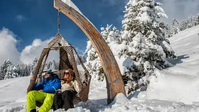 Paar beim Entspannen in einer Wohlfühlstation in Serfaus-Fiss-Ladis
