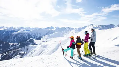 Familie beim Skifahren in Serfaus-Fiss-Ladis
