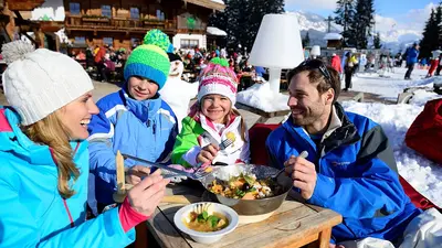 Jause auf einer Hütte in St. Johann