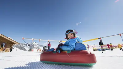 Schneekarussell für Kinder am Stubaier Gletscher