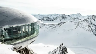 Blick auf die Bergstation im Skigbiet Pitztaler Gletscher