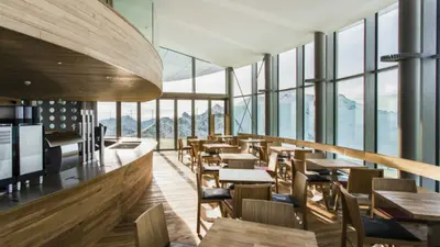 Café auf 3.440 Metern im Skigebiet Pitztaler Gletscher