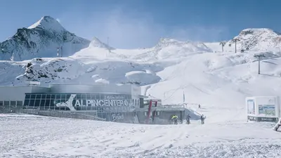 Skistart am Kitzsteinhorn im Alpin Center