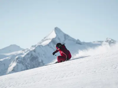 Perfekte Ski-Schwünge mit Blick aufs Kitzsteinhorn ziehen © Zell am See-Kaprun