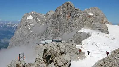 Klettersteig mit Seilbrücke am Dachstein