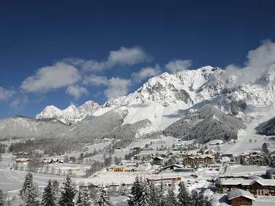 Blick auf Skigebiet und Ort Ramsau am Dachstein © Skiregion Ramsau am Dachstein