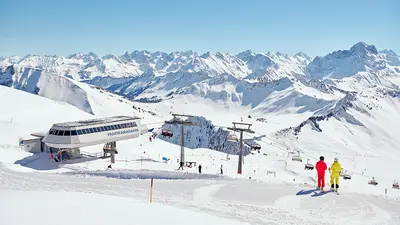 Blick auf die Bergstation der Panoramabahn am Diedamskopf