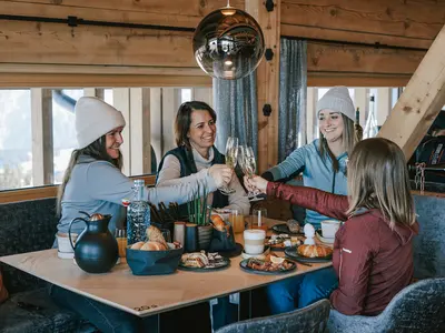 Bergfrühstück Hanglage im Skigebiet Silvretta Montafon © Vanessa Strauch