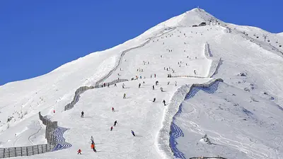 Breite Pisten führen ins Tal.