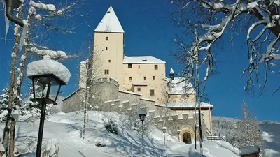 Die verschneite Burg Mauterndorf 