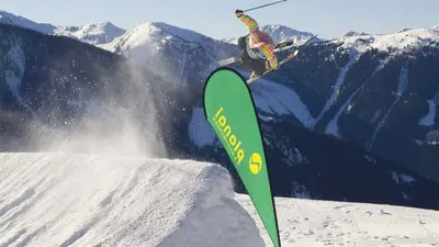 Freeskier im Horsefeathers Superpark Planai