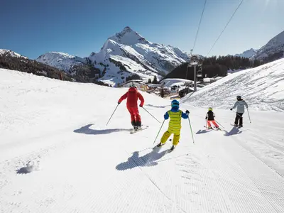 Unterwegs in Warth-Schröcken © Warth-Schröcken Tourismus | Sebastian Stiphout