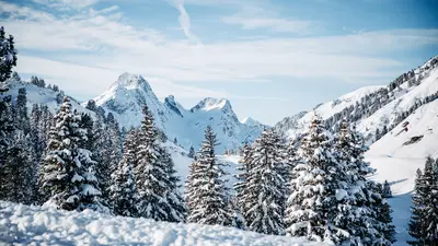 Tief verschneites Warth-Schröcken