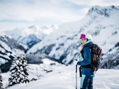 Freeriderin in der Arlberger Bergwelt © Frederick Sams/sams-foto.com