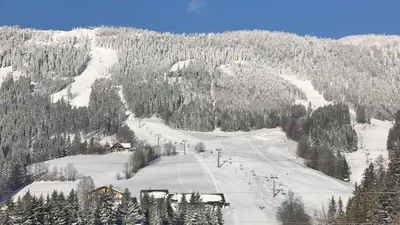 Blick auf das Skigebiet Annaberg