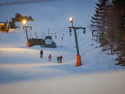 Blick auf den Schlepplift beim Nachtskilauf im Brandnertal © Bergbahnen Brandnertal