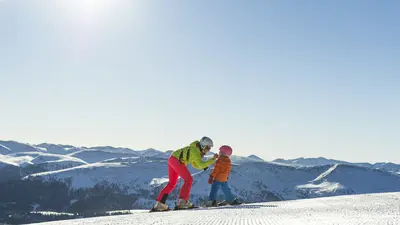 Mutter mit Kind am Katschberg
