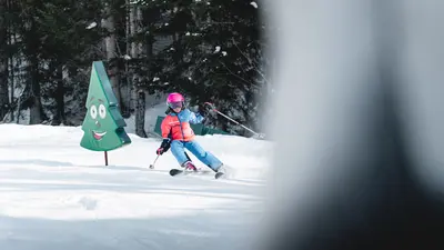 Kind fährt Ski in Werfenweng