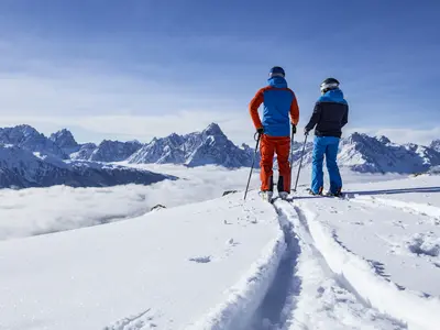 Skifahren vor beeindruckender Bergkulisse © TVB Osttirol/BergimBild