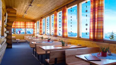 Innenraum der Bärenhütte Hochkössen