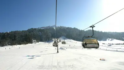 Ein Sessellift im Skigebiet Pillersee-Buchensteinwand