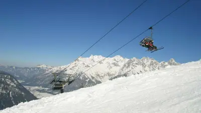 Sessellift im Skigebiet Buchensteinwand