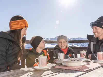 Einkehrschwung im Ski Juwel Alpbachtal Wildschönau © Ski Juwel Alpbachtal Wildschönau | Maximilian Koeck I Maximalgrafik