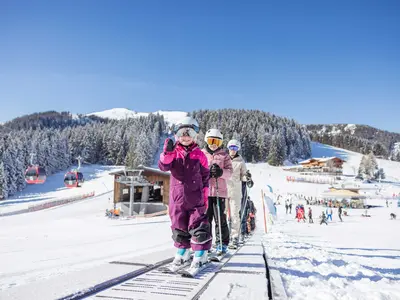 Kinder im Schatzberg Zwergenland © Ski Juwel Alpbachtal Wildschönau | Maximilian Koeck I Maximalgrafik