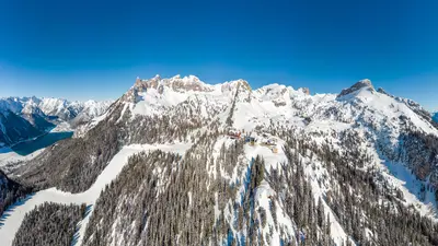Blick auf die Bergstation der Rofan Seilbahn