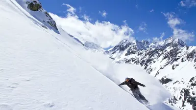 Skifahrer im Skigebiet Kühtai