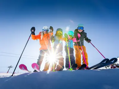 Skifahrgruppe im Skigebiet Rauriser Hochalmbahnen © Alpindis, Daniel Breuer