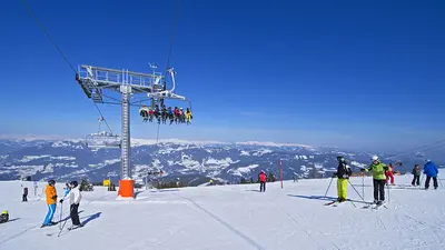 8er-Sessellift im Skigebiet Gerlitzen