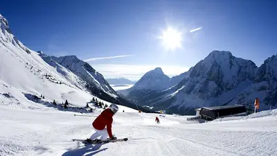 Skifahrer auf der Ehrwalder Alm