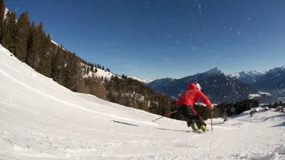 Skifahrer im Skigebiet Imst