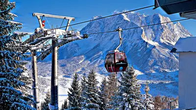 EUB-Kabine mit Blick auf den Wetterstein im Hintergrund