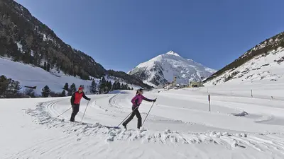 Langläufer auf der Loipe in Vent