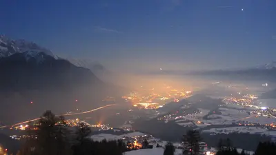 Nächtlicher Blick ins Tal