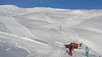 Skifahrer im Skigebiet Golzentipp