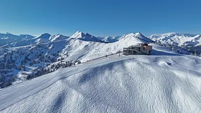 Blick auf die Bergstation der neuen Kieserlbahn