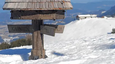 Wegweiser im Dreiländereck