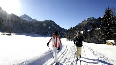 Zwei Langläufer am Hahnenkamm