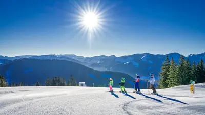 Familie im Skigebiet Bürgeralpe Mariazell