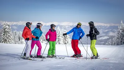 Gruppe Skifahrer in Grebenzen