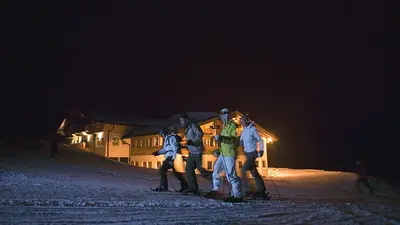 4 Schneetourengänger bei Nacht in Biberwier-Marienberg