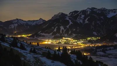 Blick auf das nächtliche Zöblen