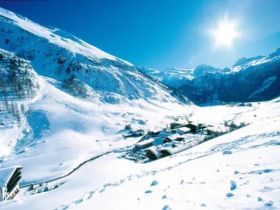 Luftaufnahme von Hintertux © www.tux.at