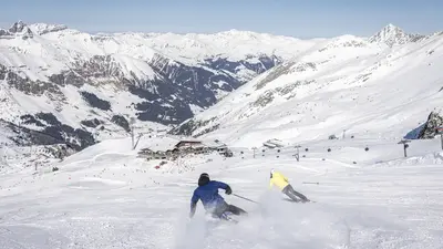 Skifahrer am Hintertuxer Gletscher